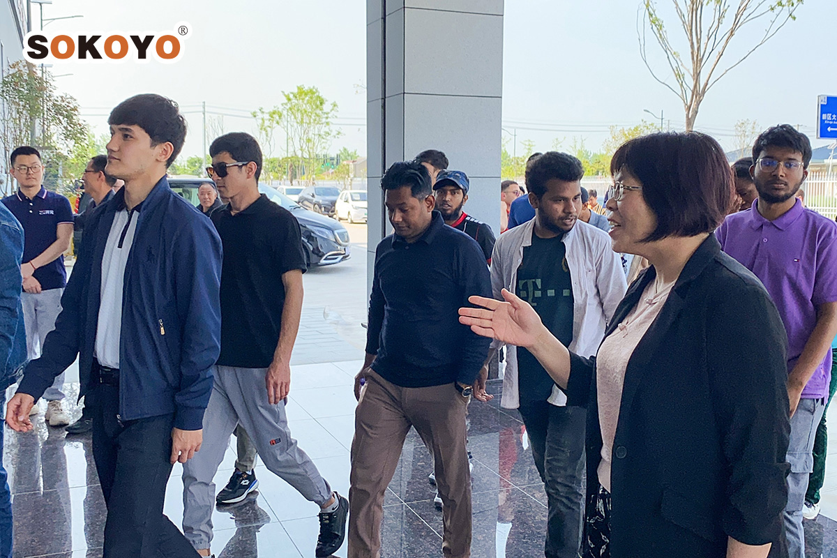 Visite d'exploration: des étudiants étrangers de l'Université professionnelle de Yangzhou visitent SOKOYO